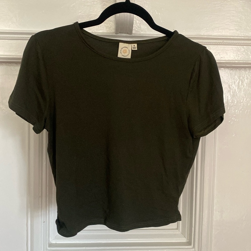 Green crop t-shirt